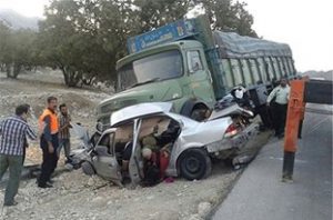 برخورد خودروی اویکو با سمند در محور الیگودرز به اصفهان 1 کشته بر جای گذاشت