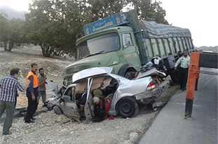 برخورد خودروی اویکو با سمند در محور الیگودرز به اصفهان ۱ کشته بر جای گذاشت