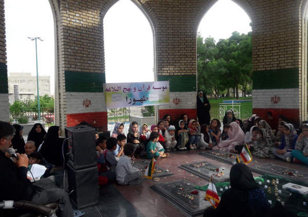 تصاویر مراسم زیارت عاشورا و برپایی ایستگاه نقاشی در جوار شهدای گمنام کوهدشت