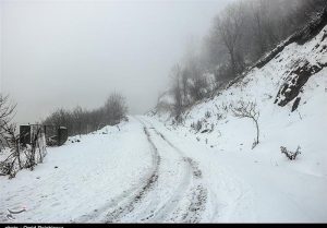 برف راه ۱۲ روستای عشایری کوهدشت را مسدود کرد؛ روستاییان در بن‌بست سرما