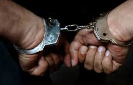 دستگیری ۲ اراذل و اوباش تحت تعقیب در عملیات پلیس کوهدشت