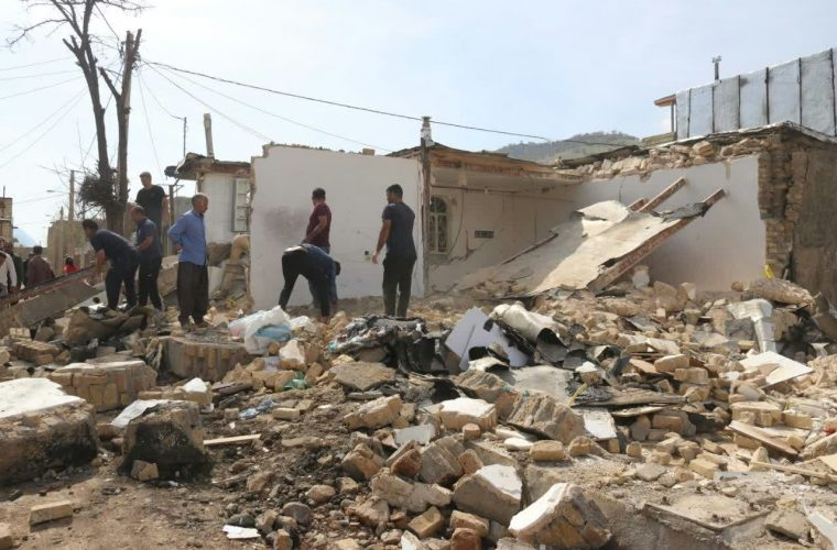 انفجار منزل مسکونی در روستای «قلعه سنگی» سه فوتی و دو مصدوم برجا گذاشت.
