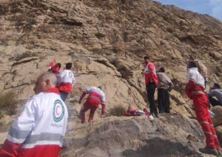 امداد رسانی  به دامداران گرفتار در ارتفاعات «خرگوشناب» شهرستان سلسه
