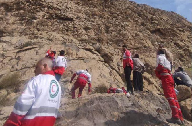 امداد رسانی  به دامداران گرفتار در ارتفاعات «خرگوشناب» شهرستان سلسه
