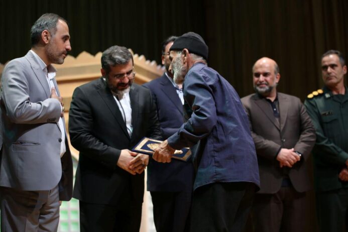 ۱۱۵نفر از حافظان و فعالان قرآنی استان لرستان از تسهیلات صندوق اعتباری هنر برخوردار شدند