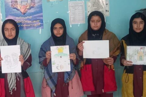 نقاشی‌های دانش‌آموزان پایه ششم مدرسه شهید کشوری روستای عزیزآباد بخش سوری(رومشکان) در حمایت از کودکان فلسطینی
